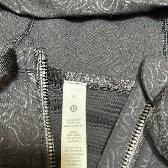 Lululemon Athletica Gray Patterned Jacket - Picture 2 of 5